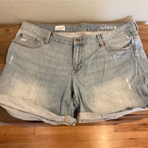 Gap 1969 Sexy Boyfriend Light Wash Cuffed Jean Shorts